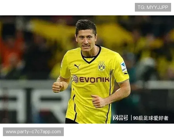 足球界的菠萝球星是谁 他背后鲜为人知的故事揭秘